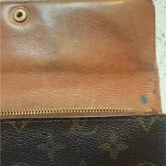 Authentic LOUIS VUITTON LV Vintage Monogram Sarah Wallet Envelope Leather 1992 - Picture 4 of 15